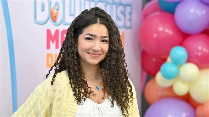 Emma Laila | Bio, Age, Net Worth, Relationship, Career