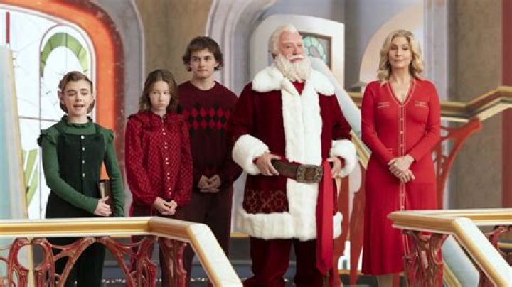 How Old Is The Claus Family Member Mo Bakker? Parents’ Wealth And Income