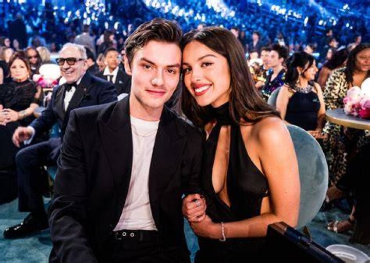 Louis Partridge- Wiki, Girlfriend, Net Worth, Height, Career