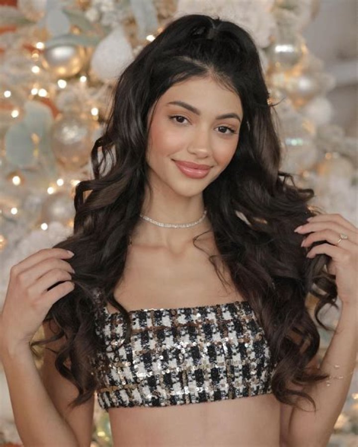 Wiki, Age, Height, Net Worth, Boyfriend, Career Of Alanna Bale